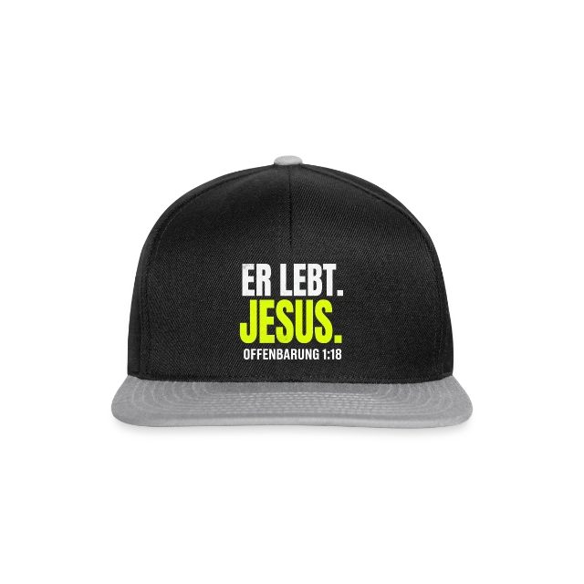 Er lebt. Jesus. – Offenbarung 1,18 auf Snapback Cap in Schwarz/Grau, Vorderansicht