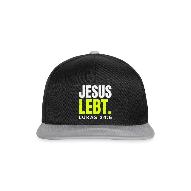 Jesus lebt – Lukas 24,6 auf Snapback Cap in Schwarz/Grau, Vorderansicht