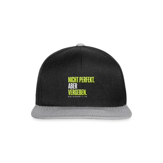 Nicht perfekt. Aber vergeben. – Kolosser 1,14 auf Snapback Cap in Schwarz/Grau, Vorderansicht